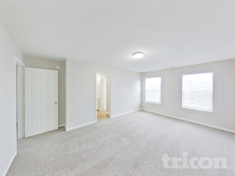 Building Photo - 4518 Connaught W Dr