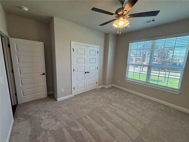 Building Photo - 1451 Dresden Dr
