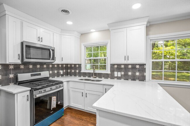 Building Photo - Beautiful Sherwood Location