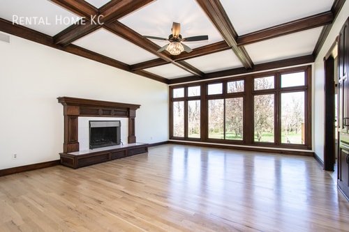 Building Photo - Large 1.5 Story luxury home on 2.5 acres  ...