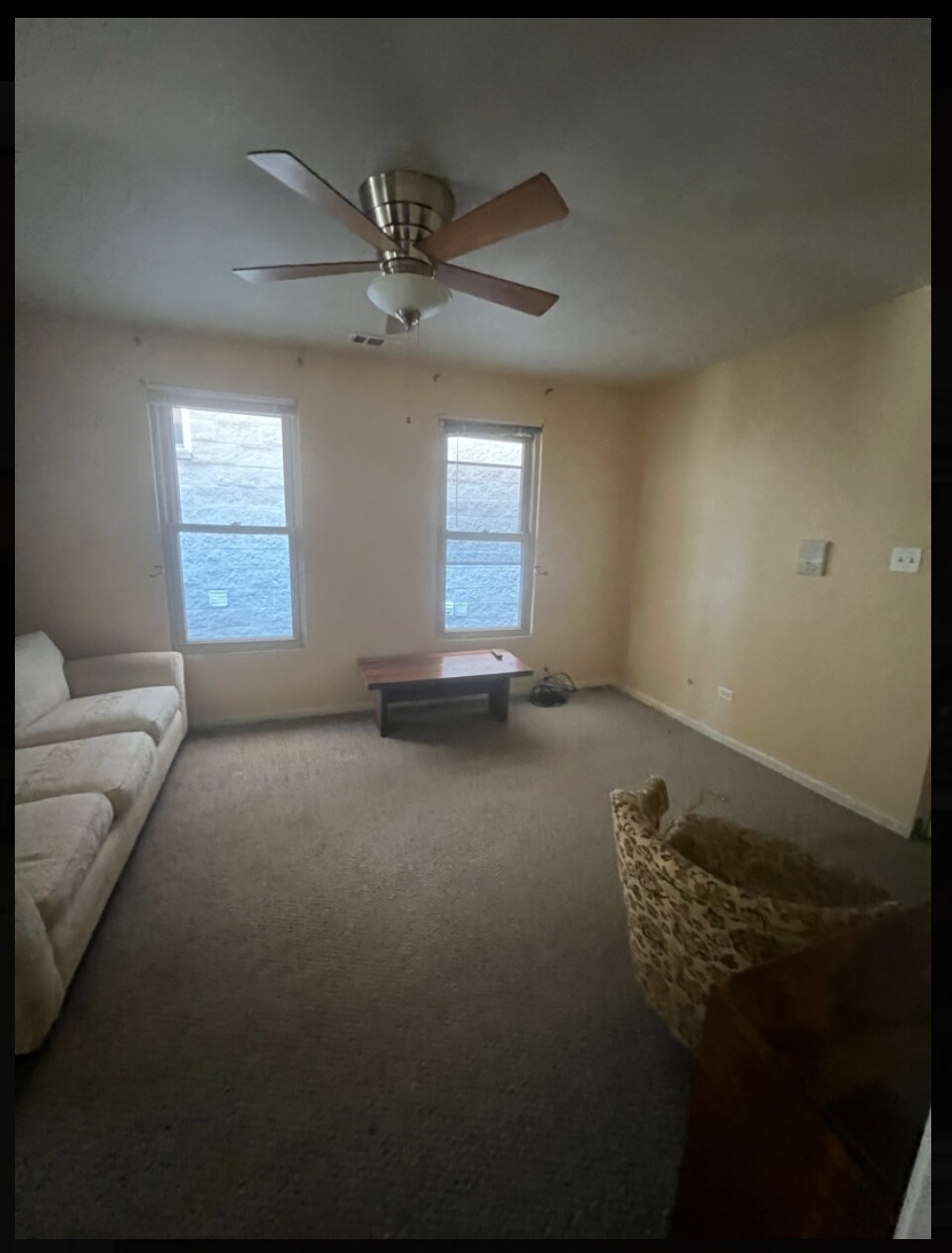 Building Photo - 821 N Hermitage Ave