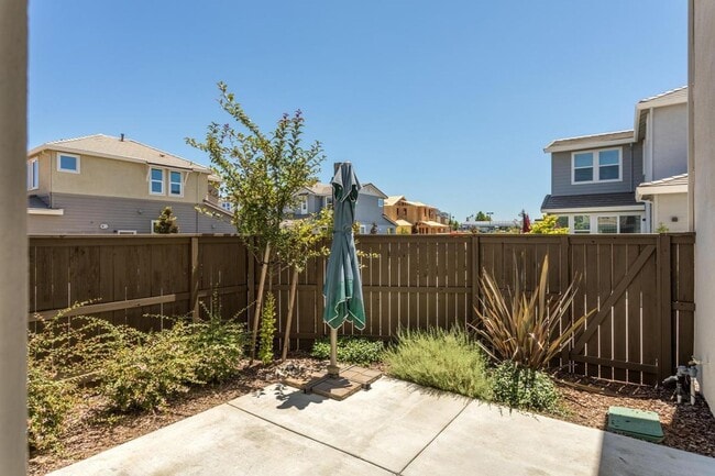 Building Photo - 3–4 Bedroom Solar Home in Rocklin – Office + Loft | Available Now