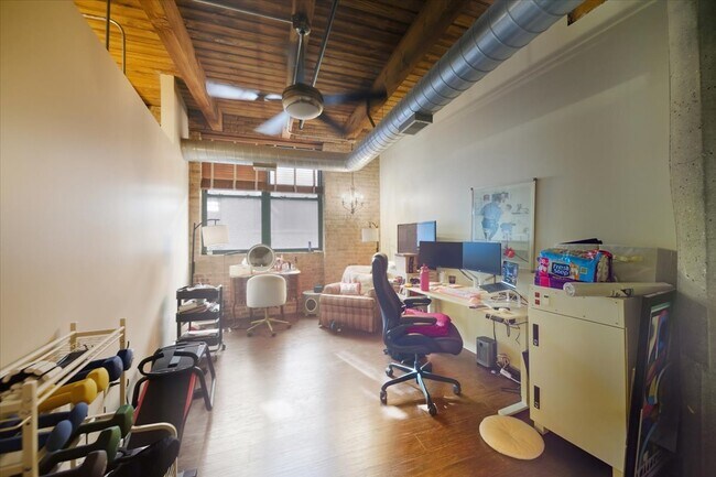 Building Photo - 420 W Ontario St