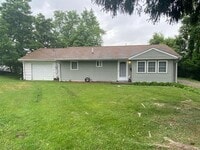 Building Photo - Quiet Neighborhood 3 Bedroom Home with Garage