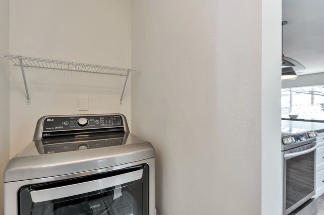 Building Photo - Updated and Spacious 3BED/2BATH Scottsdale Home