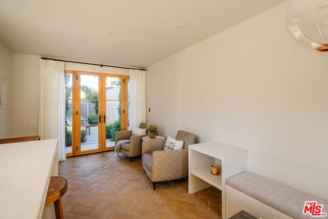 Building Photo - 2640 Clyde Ave