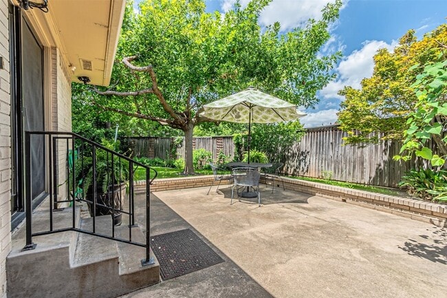 Building Photo - 9133 Villa Park Cir