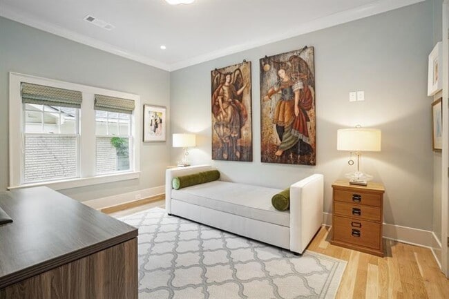 Building Photo - 407 8th St NE