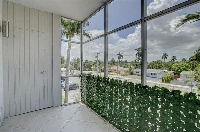 Building Photo - 3040 NE 16th Ave