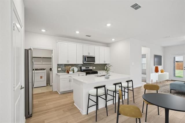 Building Photo - 806 Leavenworth Dr