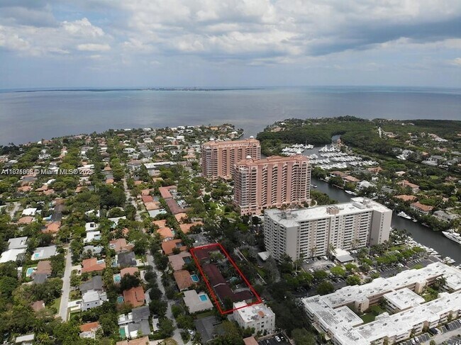 Building Photo - 95 Edgewater Dr