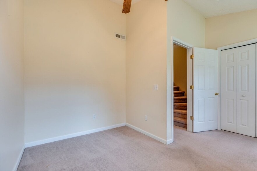Building Photo - 659 Beaverview Dr