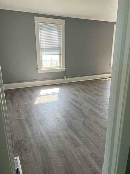 Building Photo - 1226 9th Ave S