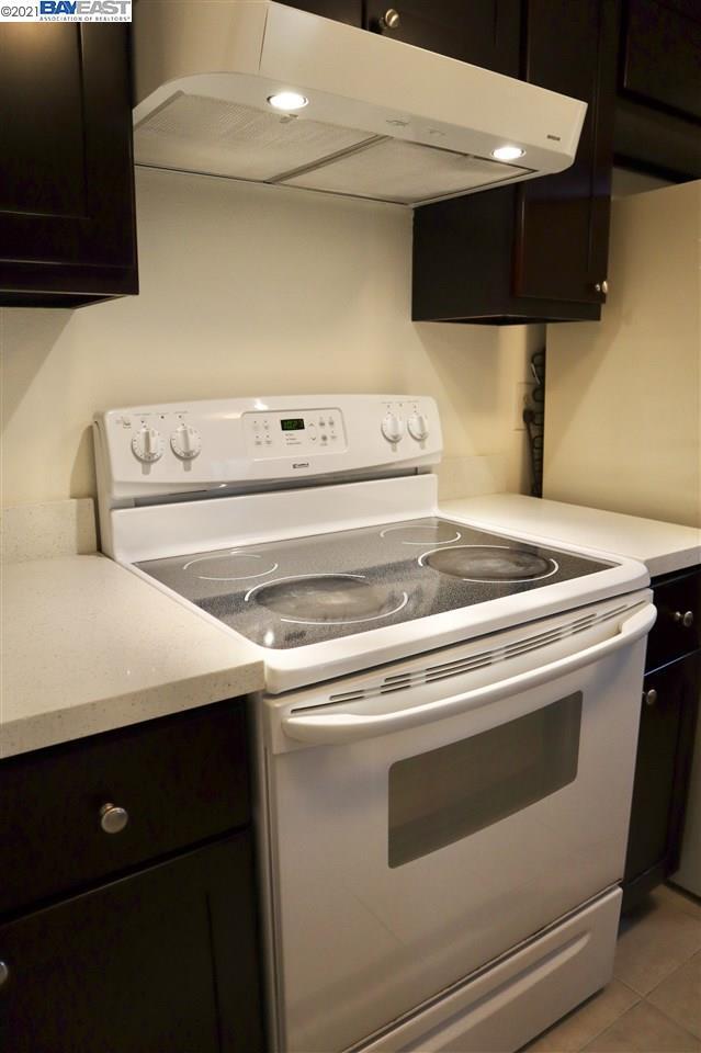 Building Photo - 5554 Roundtree Common