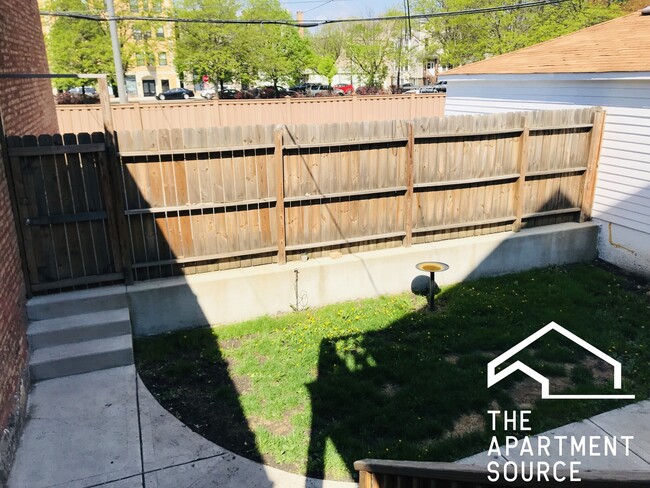 Building Photo - 1622 N Fairfield Ave