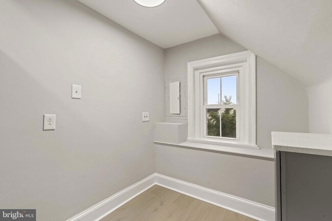 Building Photo - 216 Collingdale Ave