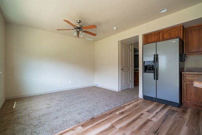 Building Photo - Modern 3 Bed, 2.5 Bath Townhouse - Excelle...