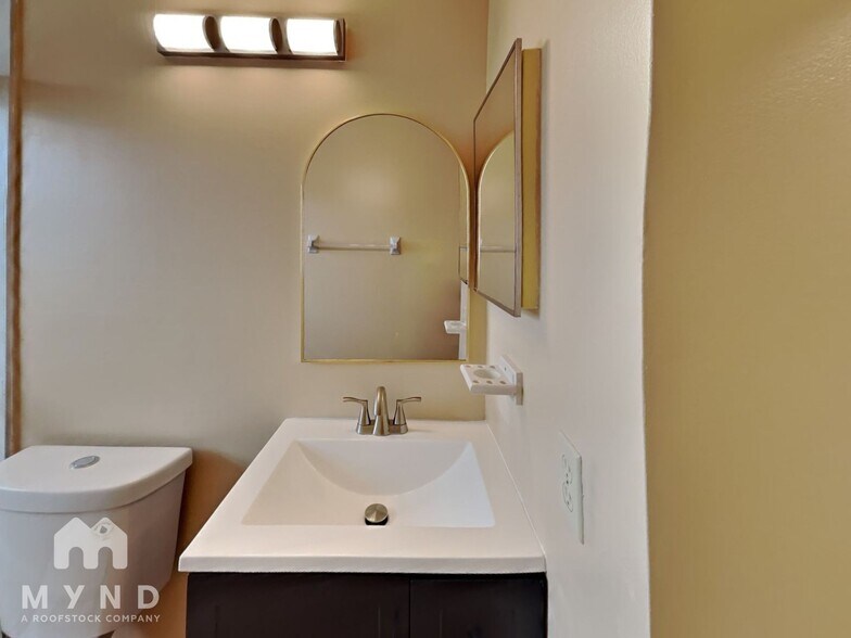 Building Photo - 1938 Blue Fox Ct