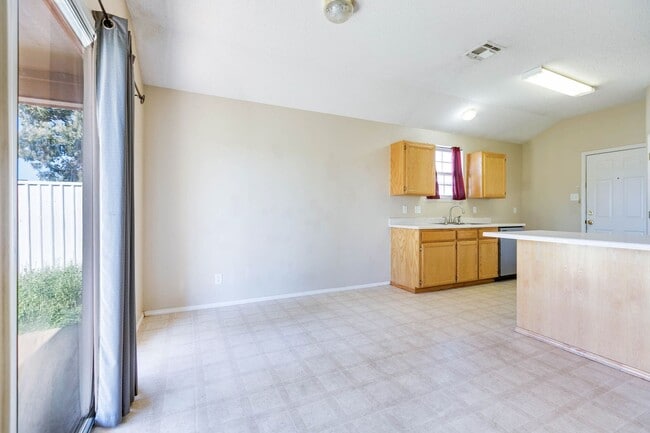 Building Photo - NOW AVAILABLE - 3 Bedroom Home in the PaulAnn Neighborhood!