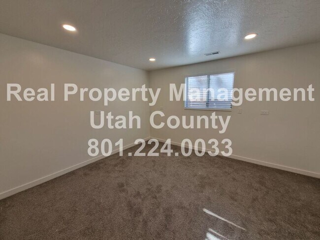 Building Photo - 1146 W 100 N