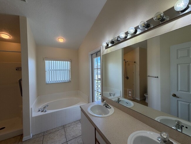 Building Photo - Private pool Single Family House 3 Beds 2 Baths, Resort Style Community. Easy access to Champions...