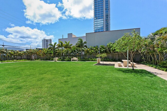 Building Photo - Convenient Honolulu Living! Pacifica #2402