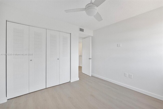 Building Photo - 3809 SW 82nd Ave
