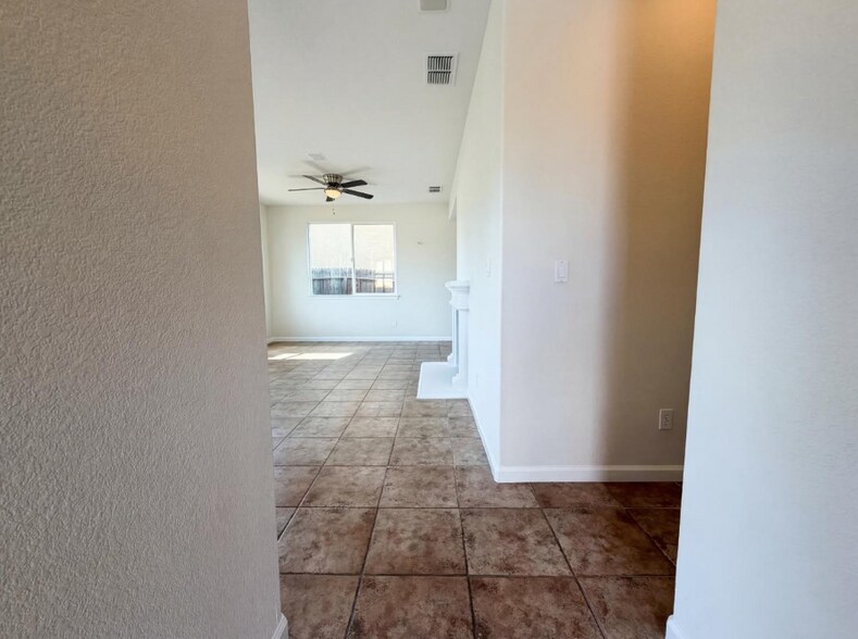 Building Photo - 400 Caravaggio Cir