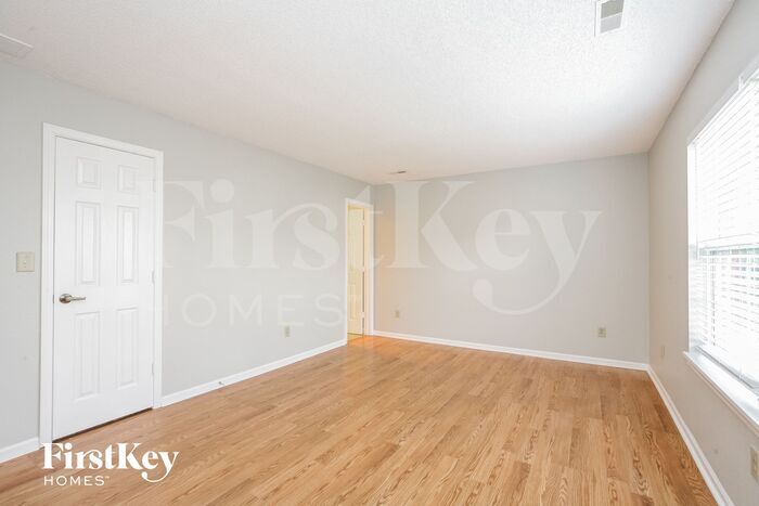 Building Photo - 429 E Pine Ridge Dr