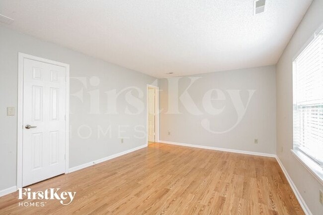 Building Photo - 429 E Pine Ridge Dr