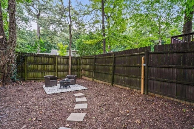 Building Photo - 2735 Defoors Ferry Rd NW