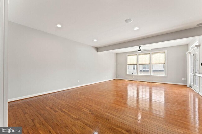 Building Photo - 42524 Rowderbury Square