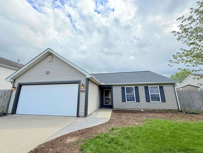 Building Photo - 1327 Roundtable Dr