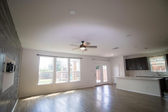 Building Photo - 2105 Ebony Dove St