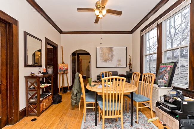 Building Photo - 1541 W Barry Ave