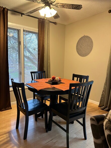 Building Photo - 1420 Sierra Dr NE