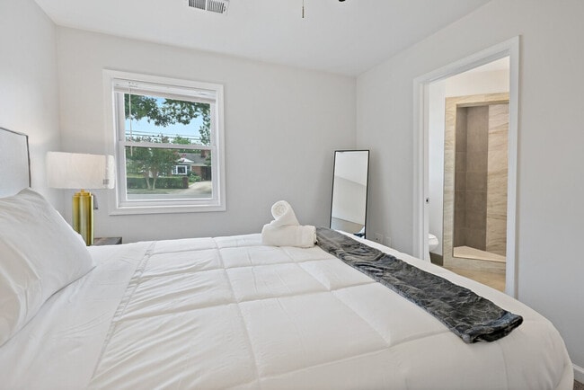 Building Photo - 6532 Summerton Way