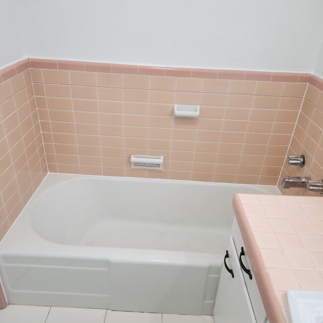 Building Photo - Charming Morley Field 3 bed 2 bath Home, p...