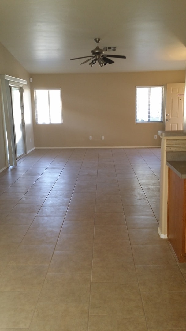 Building Photo - Rita Ranch Beauty ready for Move In Today! 4 bedroom 2 bath Home all Updated!