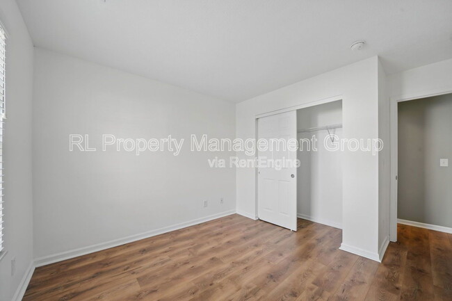 Building Photo - 646 Grove Cir