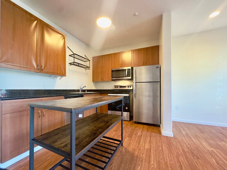 Building Photo - 1121 40th St