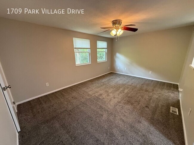 Building Photo - 1709 Park Village Dr