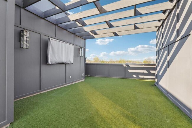 Building Photo - 1207 Chelsea Cir NW