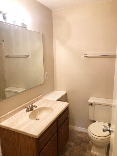 Building Photo - EAST - RECENTLY UPDATED 4 BEDROOM / 2 BATH HOME AVAILABLE NOW!
