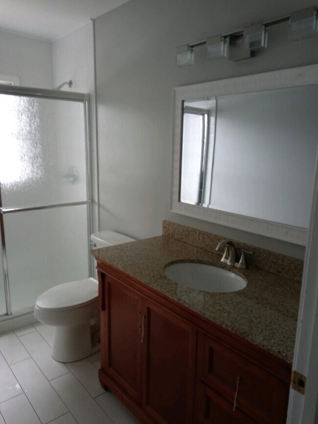 Hallway Bathroom - 1004 Bate Ave