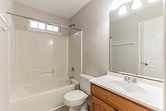 Building Photo - Beautiful ranch style home 3bed 2 bath wit...