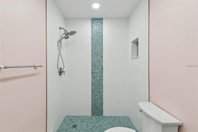 Building Photo - 14800 Walsingham Rd