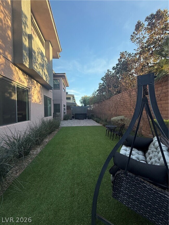 Building Photo - 47 Pristine Glen St