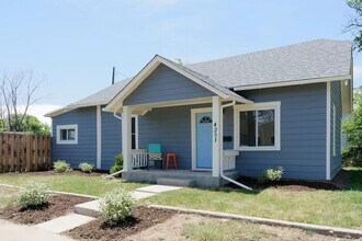 Building Photo - 3 Bed & 1 Bath House in Englewood / Available soon!