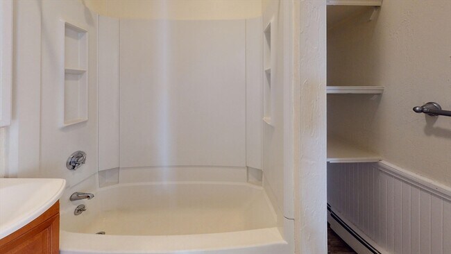 Building Photo - 7 Sunset St